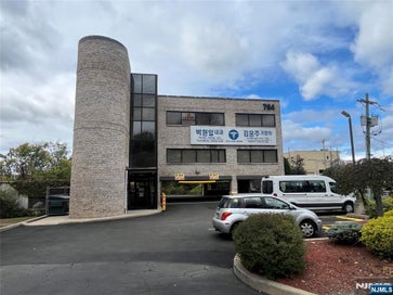 784 Grand Avenue Ridgefield NJ 07657