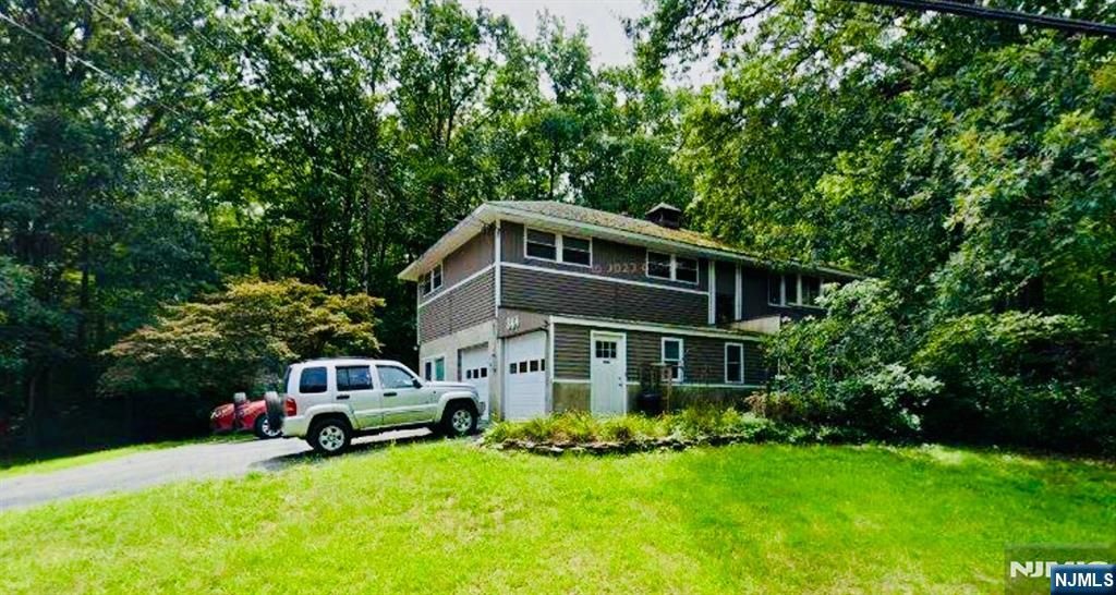 Photo of 344 Union Avenue, Bloomingdale, NJ 07403 (MLS # 26003436)