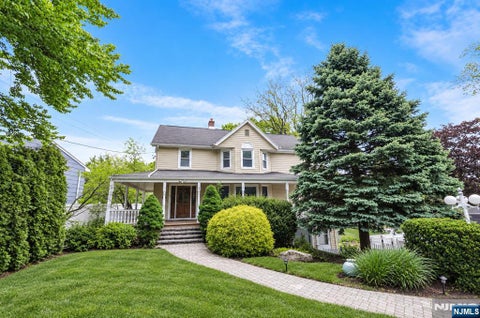 Photo of 816 Pascack Rd, Paramus, NJ 07652 (MLS # 26035131)