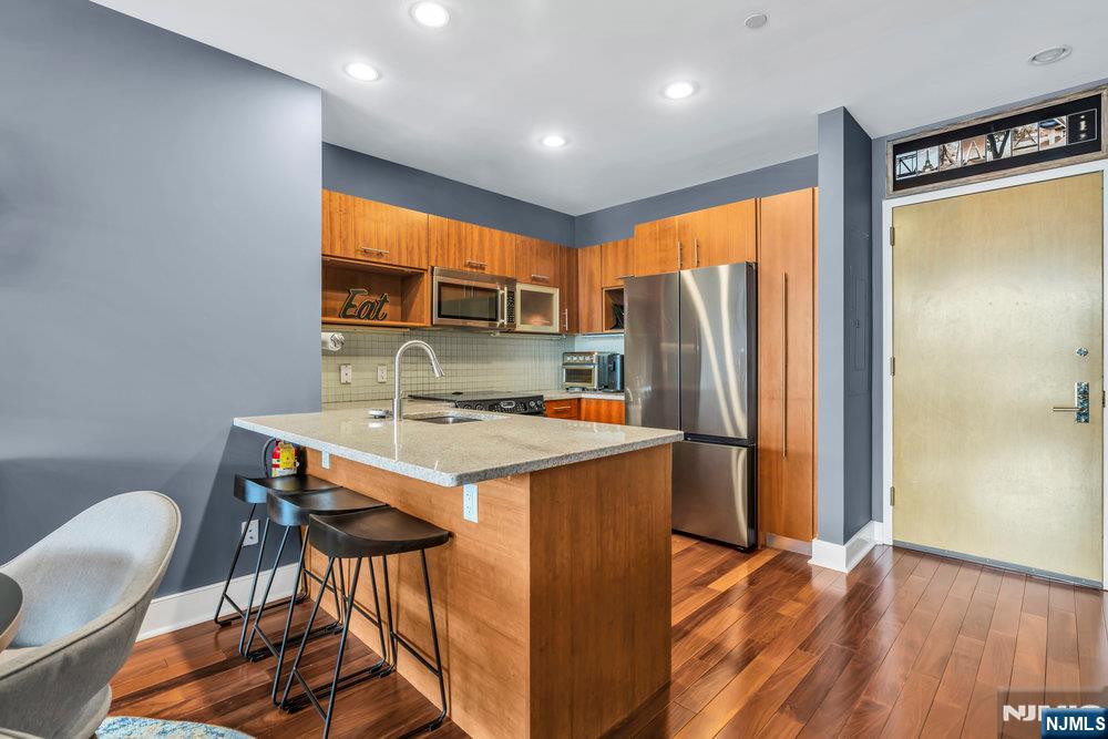 8125 River Road 5C