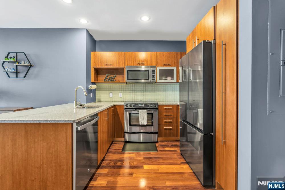 8125 River Road 5C