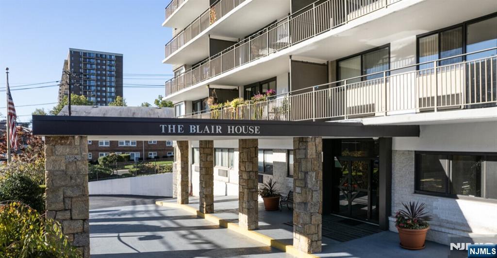 Rental Property at 235 Prospect Ave 9A, Hackensack, New Jersey - Bedrooms: 1 
Bathrooms: 3 
Rooms: 3  - $2,200 MO.