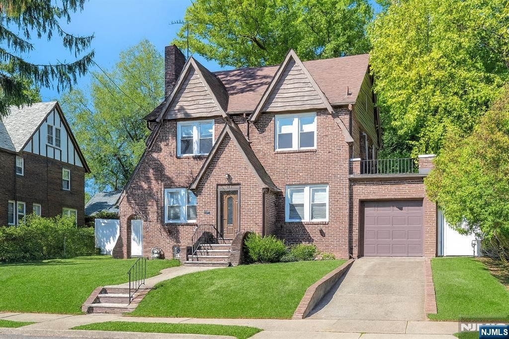 Photo of 948 Prince Street, Teaneck, NJ 07666 (MLS # 25038148)