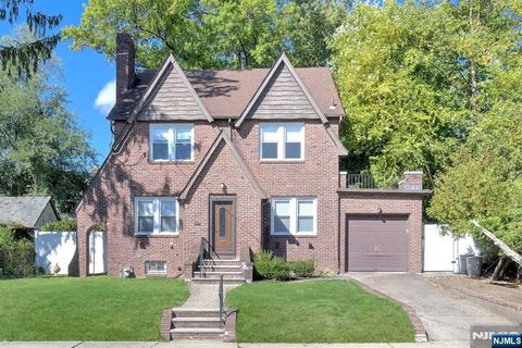 Photo of 948 Prince Street, Teaneck, NJ 07666 (MLS # 25038148) Photo of 948 Prince Street, Teaneck, NJ 07666 (MLS # 25038148)