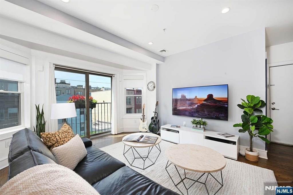 Property for Sale at 123 Jackson Street 4A, Hoboken, New Jersey - Bedrooms: 3 
Bathrooms: 2  - $1,100,000