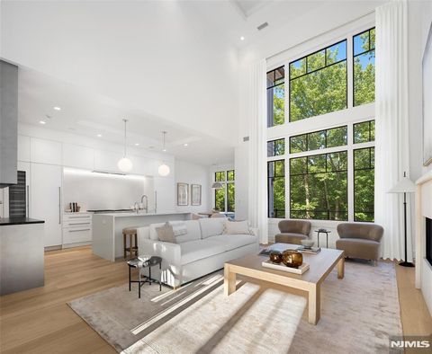 24 Stone Bridge Court Demarest NJ 07627