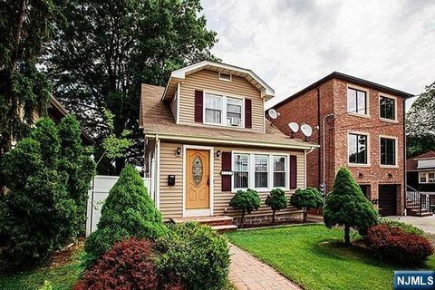 Photo of 127 E Brinkerhoff Avenue, Palisades Park, NJ 07650 (MLS # 26026117)