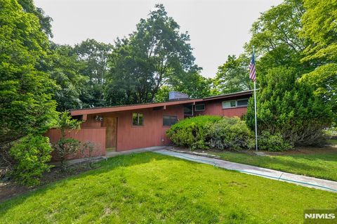 Photo of 235 Godwin Avenue, Wyckoff, NJ 07481 (MLS # 26019643)