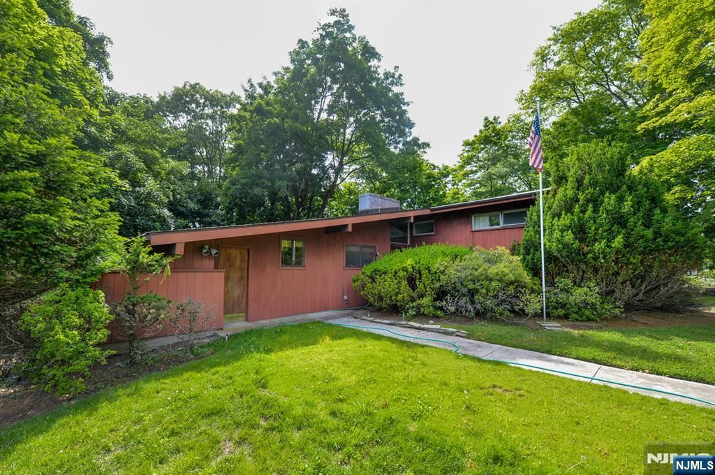 Photo of 235 Godwin Avenue, Wyckoff, NJ 07481 (MLS # 26019643)