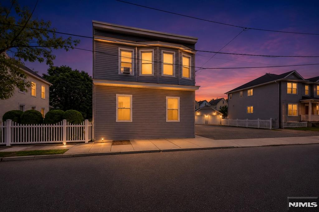 25 Grunwald Street