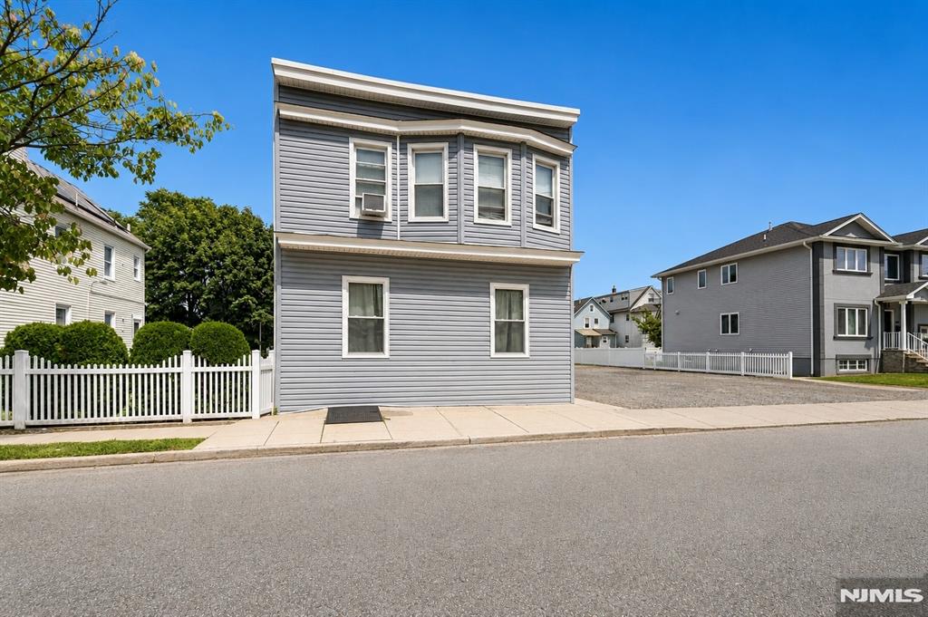 25 Grunwald Street