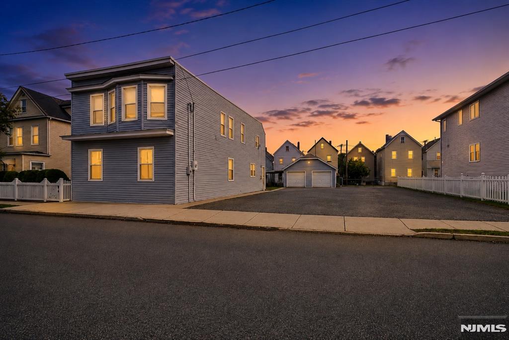 25 Grunwald Street