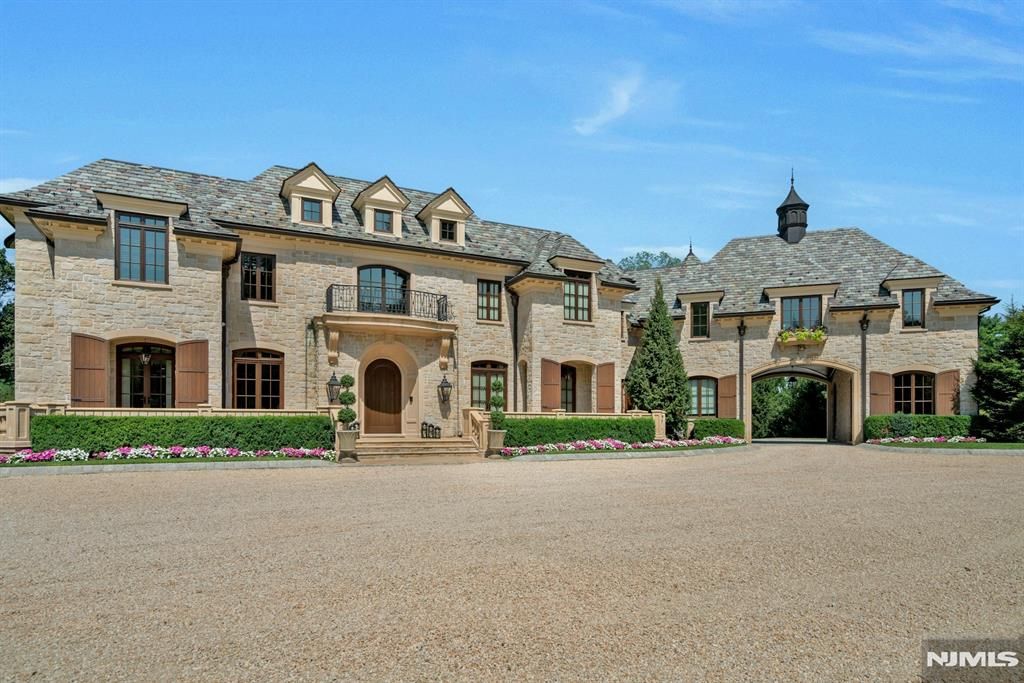 Photo of 123 E Saddle River Road, Saddle River, NJ 07458 (MLS # 25034825)