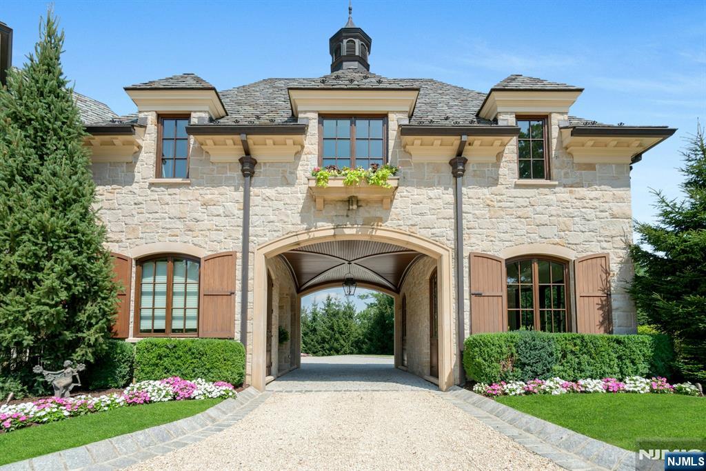123 Saddle River Road
