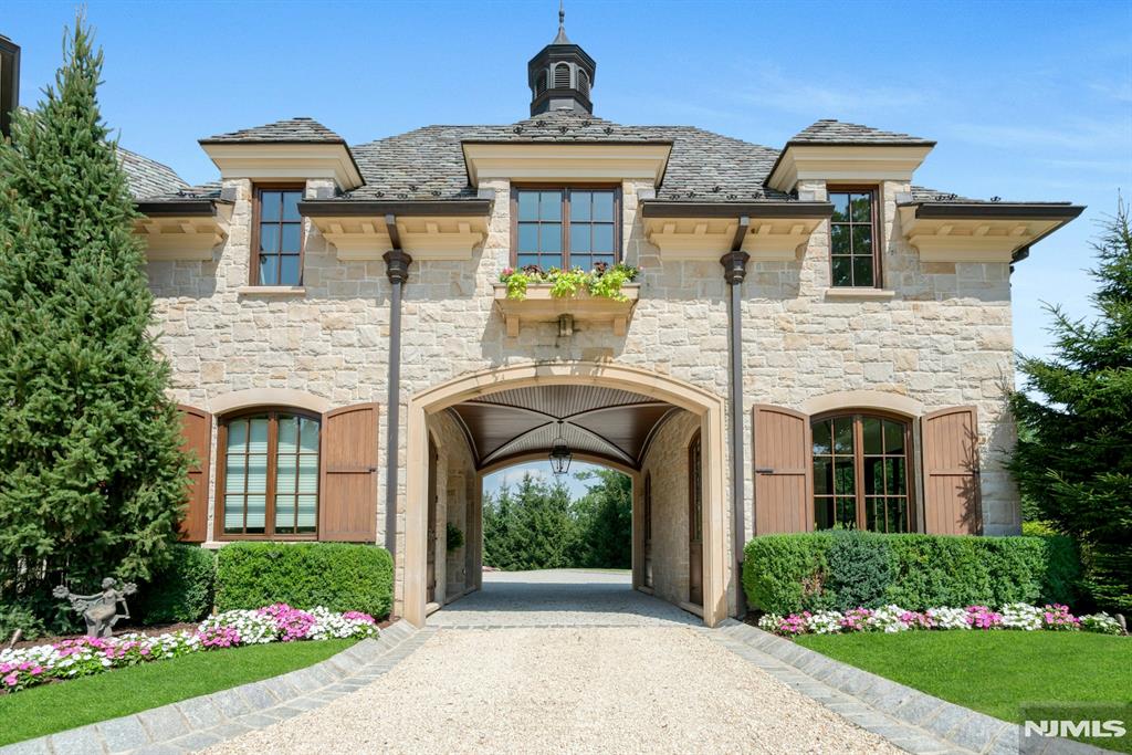 123 E Saddle River Road