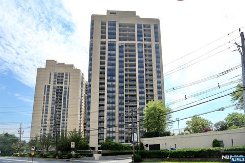 Photo of 800 Palisade Avenue #401, Fort Lee, NJ 07024 (MLS # 25031916)