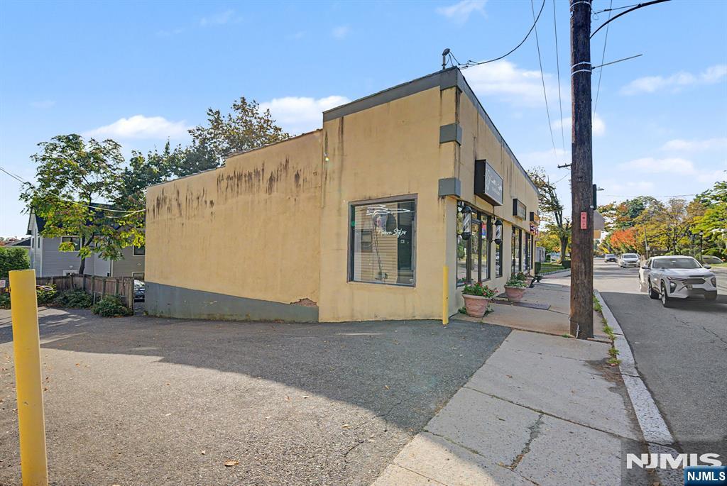 Homes for Sale in Northern NJ | ThisIsRiverEdge.com 900-904 Kinderkamack Road