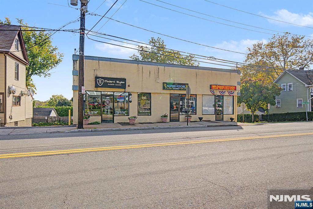 Homes for Sale in Northern NJ | ThisIsRiverEdge.com 900-904 Kinderkamack Road