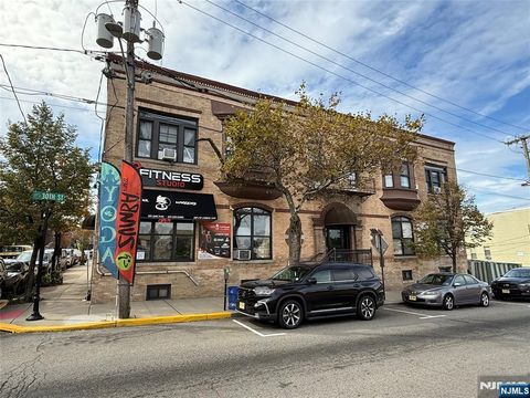 2913 Jeannette Street Union City NJ 07087