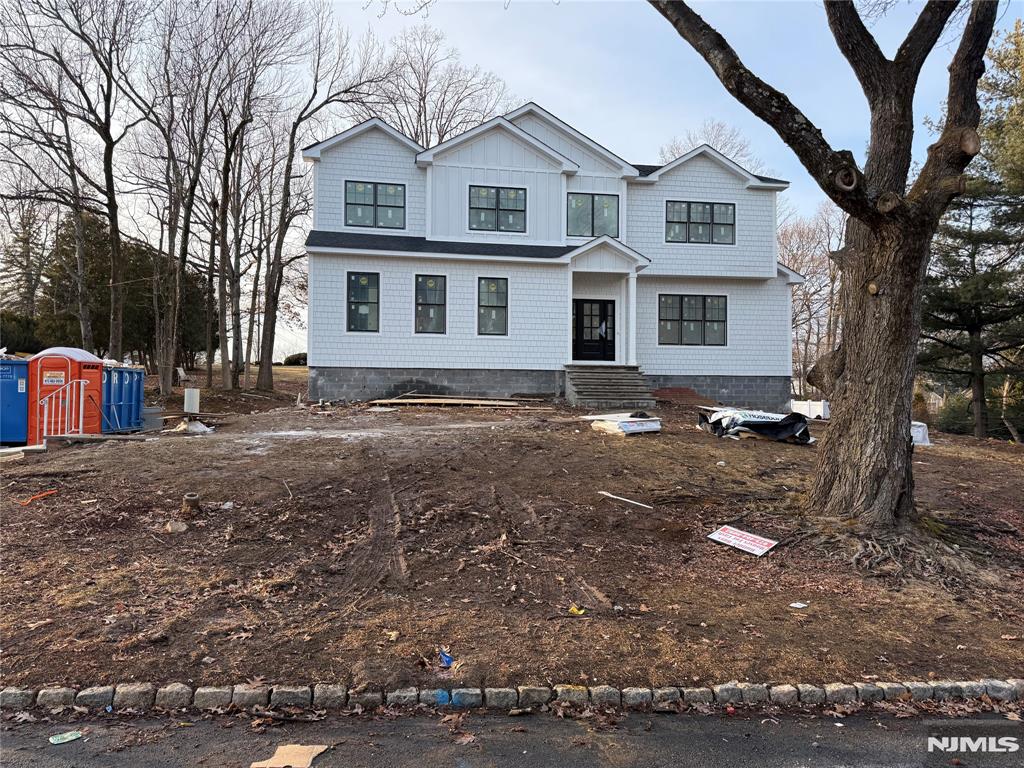 265 Park Avenue, North Caldwell, New Jersey - 5 Bedrooms  
5 Bathrooms  
10 Rooms - 