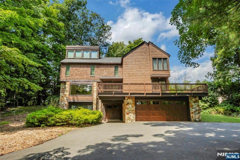 Photo of 45 Parker PL, Upper Saddle River, NJ 07458 (MLS # 26029016)