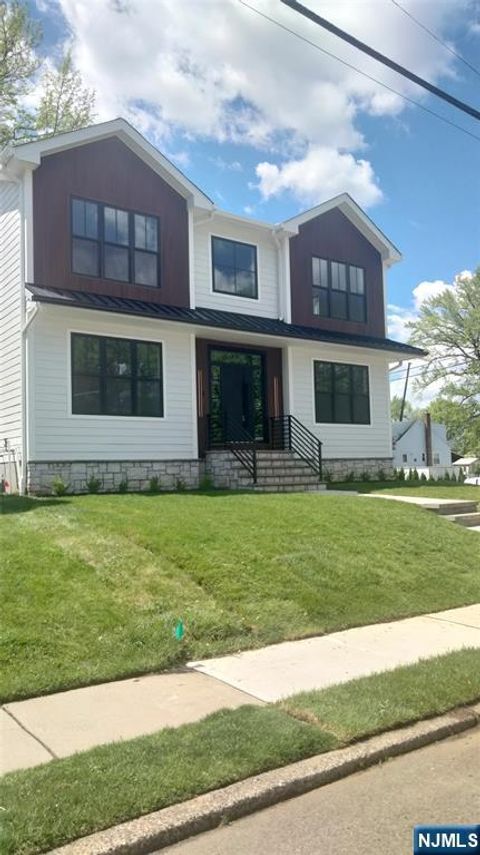 22 Glenwood Drive Bergenfield NJ 07621