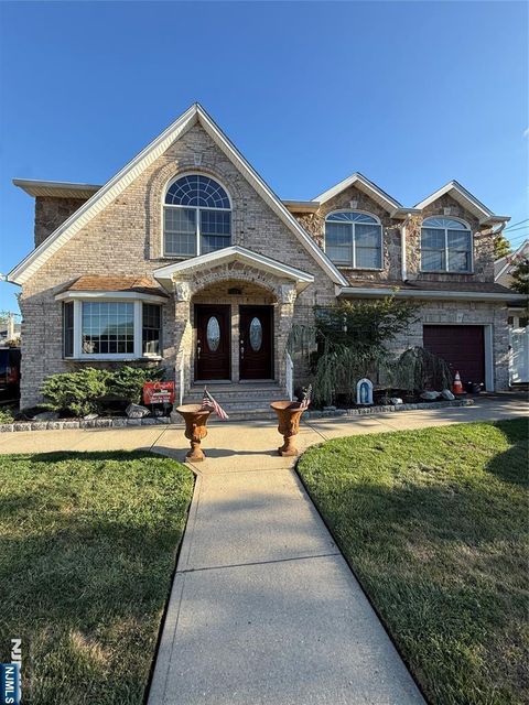 Photo of 178 Lee St, Elmwood Park, NJ 07407 (MLS # 25038623) Photo of 178 Lee St, Elmwood Park, NJ 07407 (MLS # 25038623)