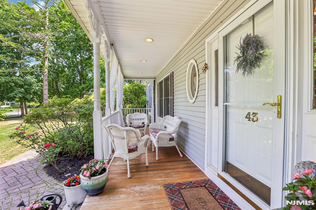 43 N Pleasant Avenue