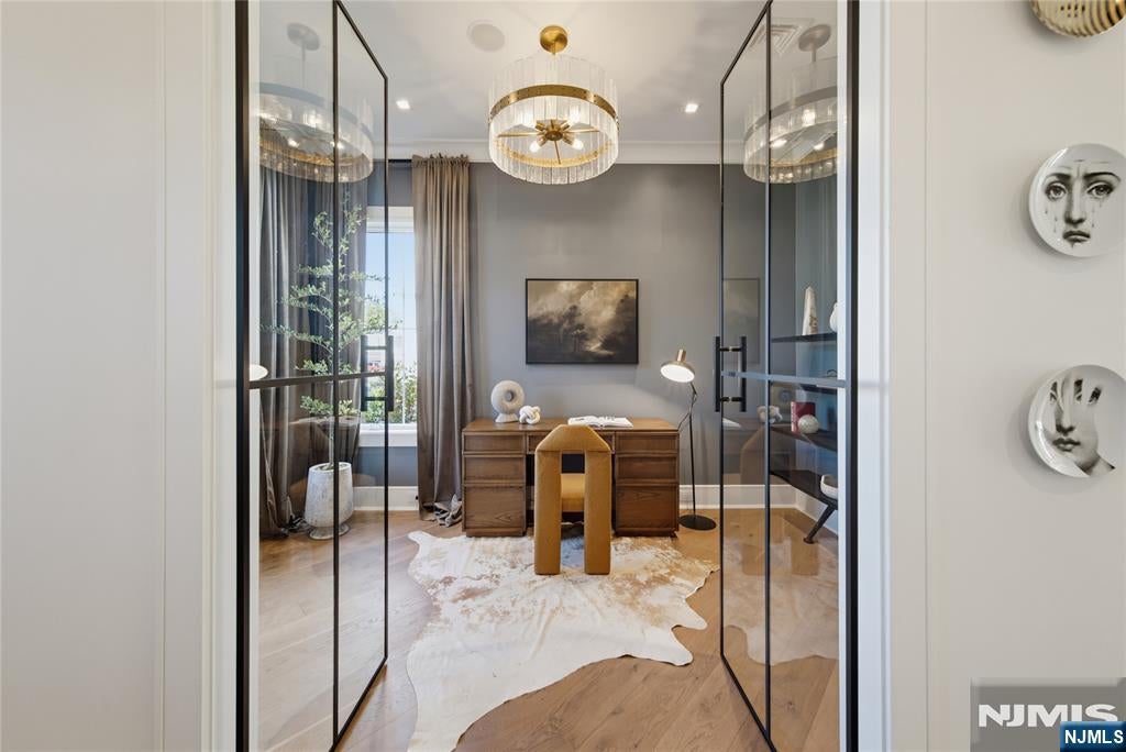 16-18 Paris Avenue 1