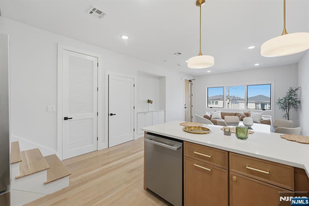 Homes for Sale in Northern NJ | ThisIsRiverEdge.com 98 Western Avenue 1