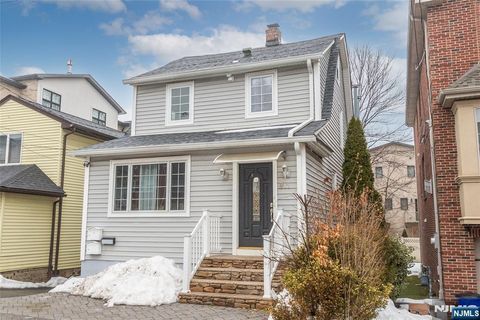 Photo of 811 Inwood Ter, Fort Lee, NJ 07024 (MLS # 26004543)