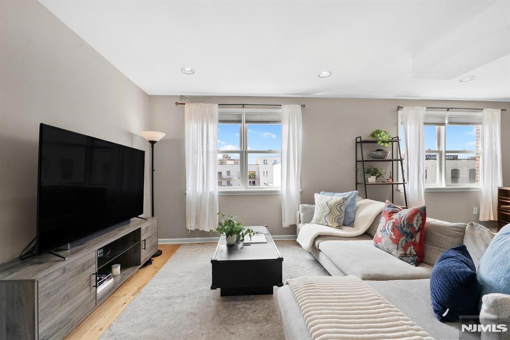 225 Clinton Street 4