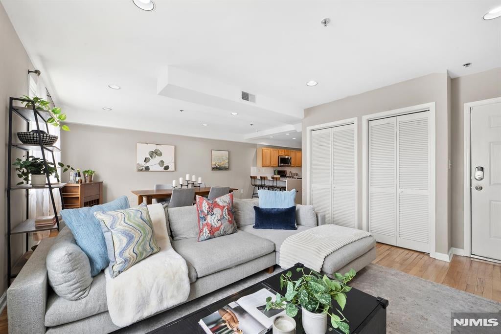 225 Clinton Street 4