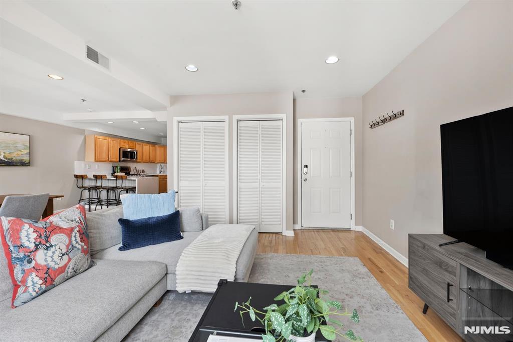 225 Clinton Street 4