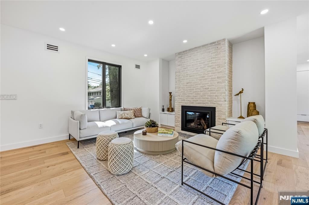 Homes for Sale in Northern NJ | ThisIsRiverEdge.com 125 Hudson Avenue