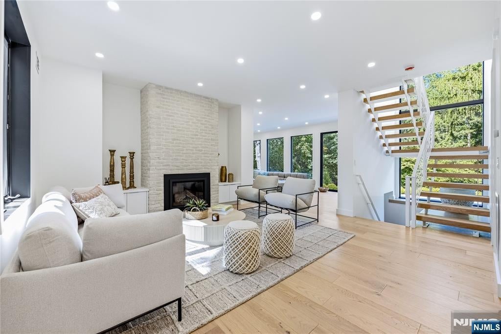 Homes for Sale in Northern NJ | ThisIsRiverEdge.com 125 Hudson Avenue