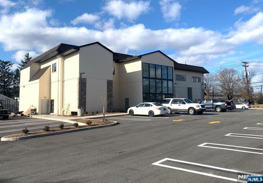 Free standing two story building zoned for full medical use. Space is divisible. Direct exposure to Route 17. In immediate vicinity of public transportation and highway. Ample parking. Approximately 3/4 of a mile from the New Valley Hospital location in Paramus.