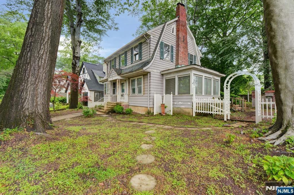 Photo of 28 Forest Drive, Bloomfield, NJ 07003 (MLS # 25018860)