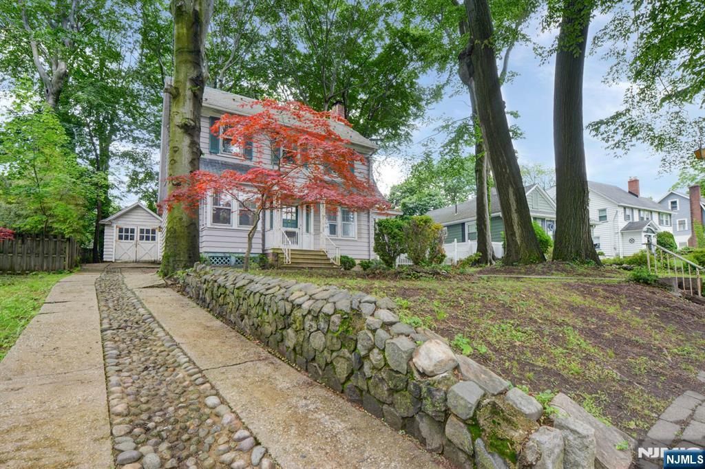 Photo of 28 Forest Drive, Bloomfield, NJ 07003 (MLS # 25018860)