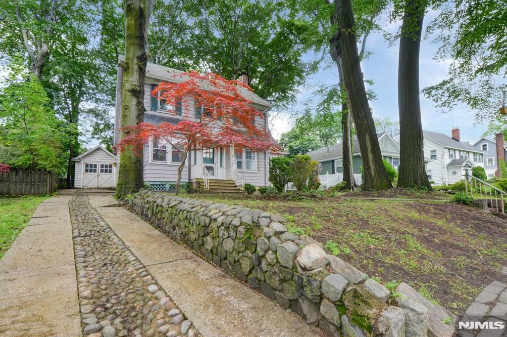 Photo of 28 Forest Drive, Bloomfield, NJ 07003 (MLS # 25018860)
