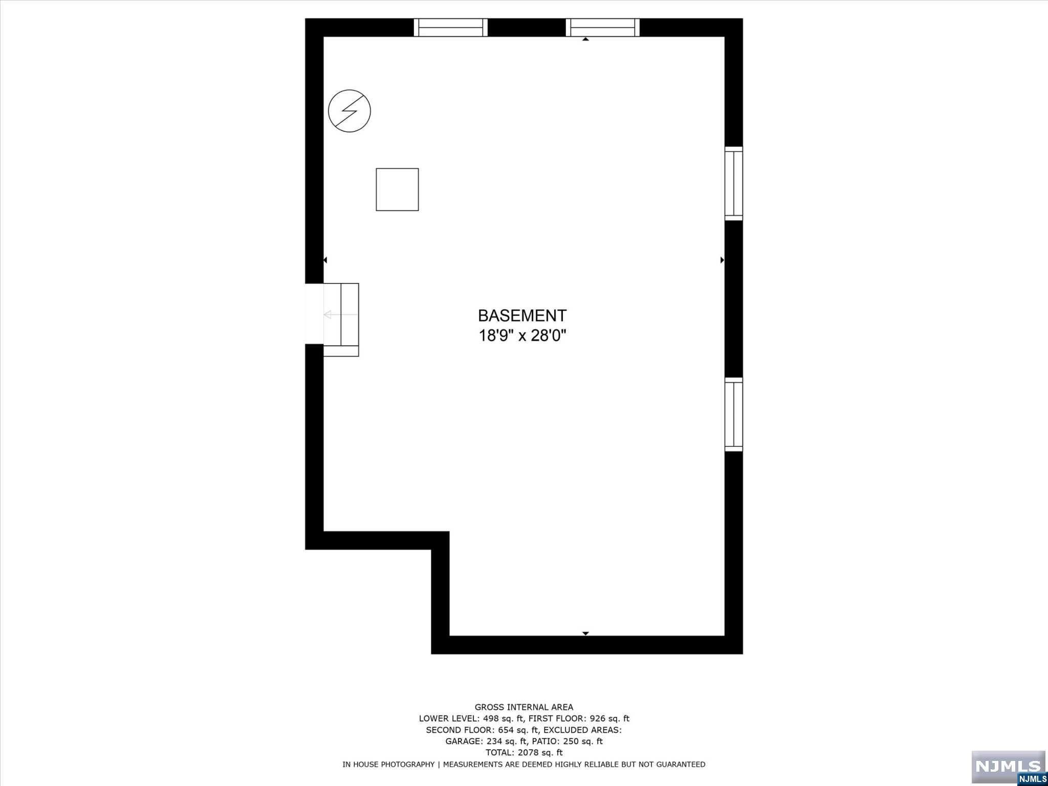 Main image without alt text