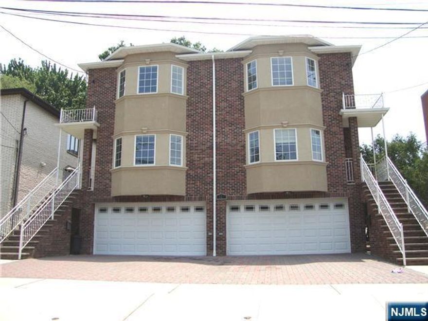 Built in 2008, OVERSIZE 4 BED & 4.5 BATH duplex on primary residential area in the town. Ground fl: BIG FAM RM ,FBATH& WET BAR & 2nd fl 4 BED &3 FBATH. walking distance to nyc bus & shopping.