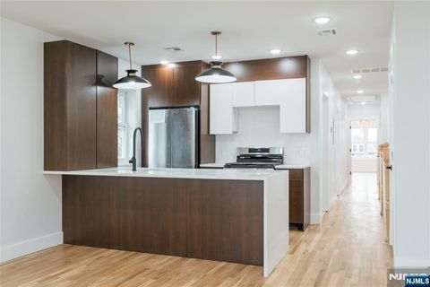 90 Hollywood Avenue 2 East Orange NJ 07018