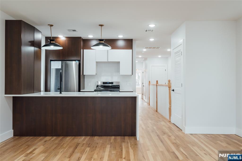 90 Hollywood Avenue 2