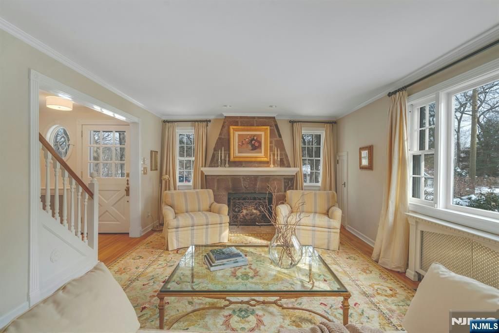 Photo of 724 W Saddle River Road, Ho-Ho-Kus, NJ 07423 (MLS # 26002346)