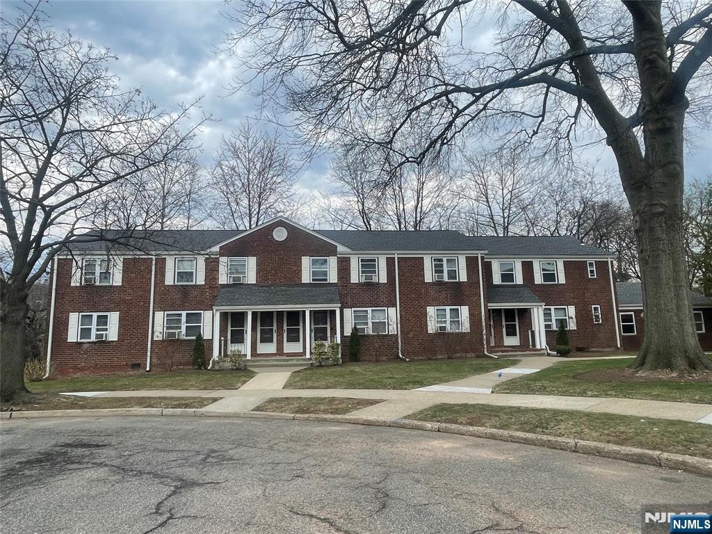 156 Maybrook, Maywood, New Jersey - 2 Bedrooms  
1 Bathrooms  
5 Rooms - 