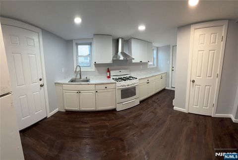 Photo of 10 Orchard St #1, Elmwood Park, NJ 07407 (MLS # 26000317)