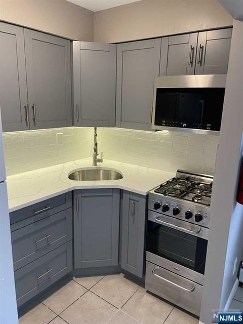 17 68th Street 7 Guttenberg NJ 07093