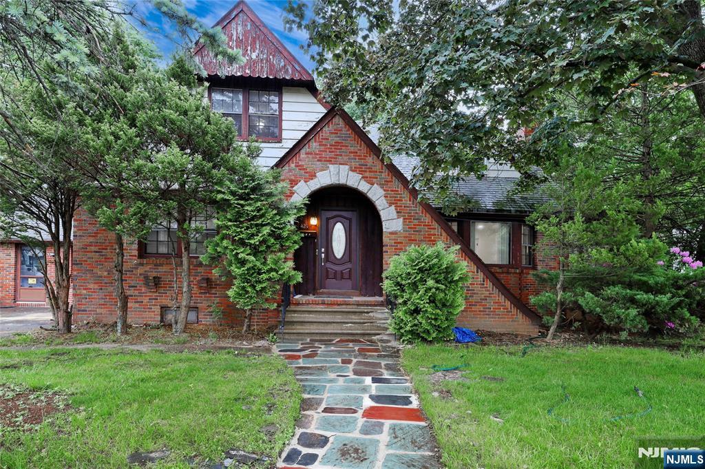 Rental Property at 421 Saddle River Rd, Fair Lawn, New Jersey - Bedrooms: 4 
Bathrooms: 2 
Rooms: 8  - $5,000 MO.