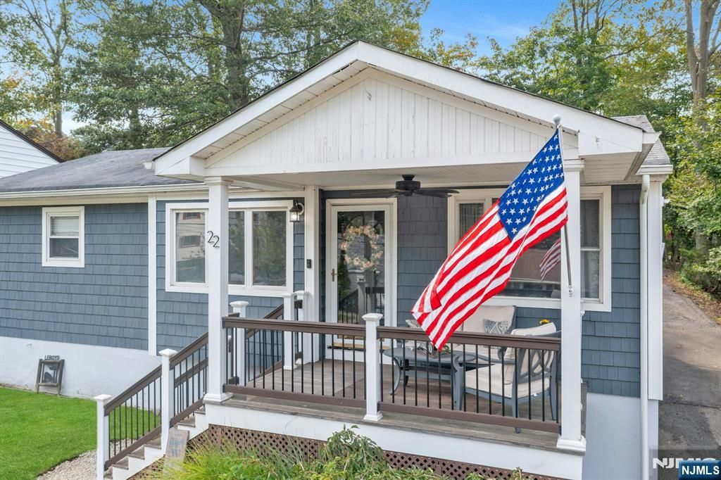 Photo of 22 Bannehr Street, Oakland, NJ 07436 (MLS # 25032199)